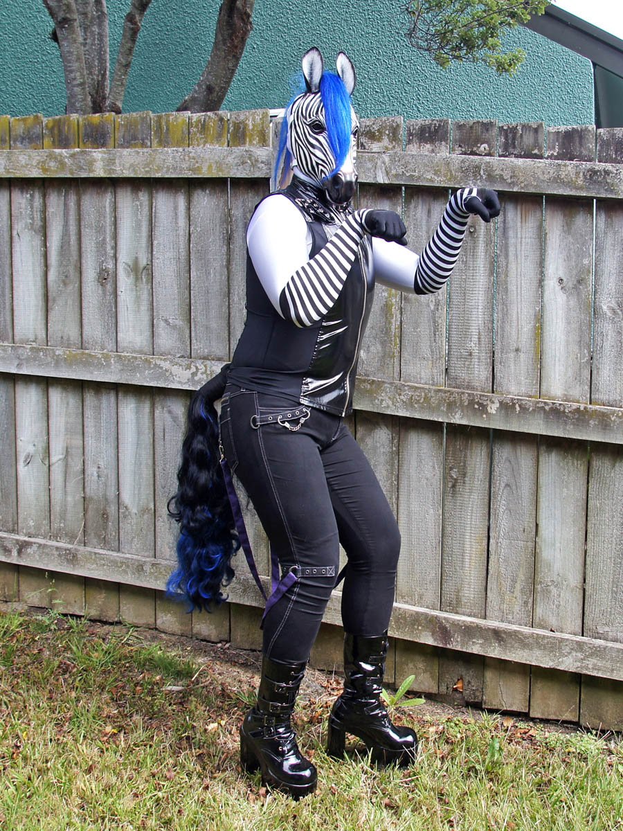 Латексный костюм лошади