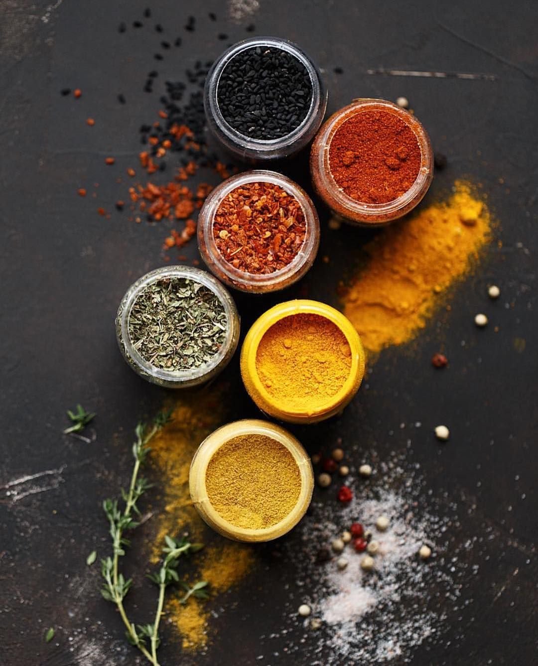 Сушеные специи и травы