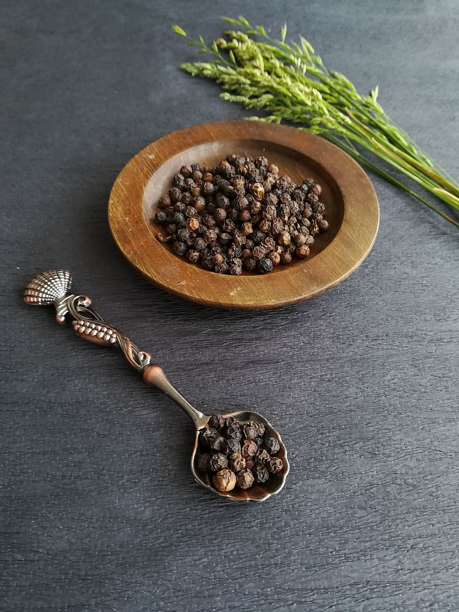 Ложки с пряностями