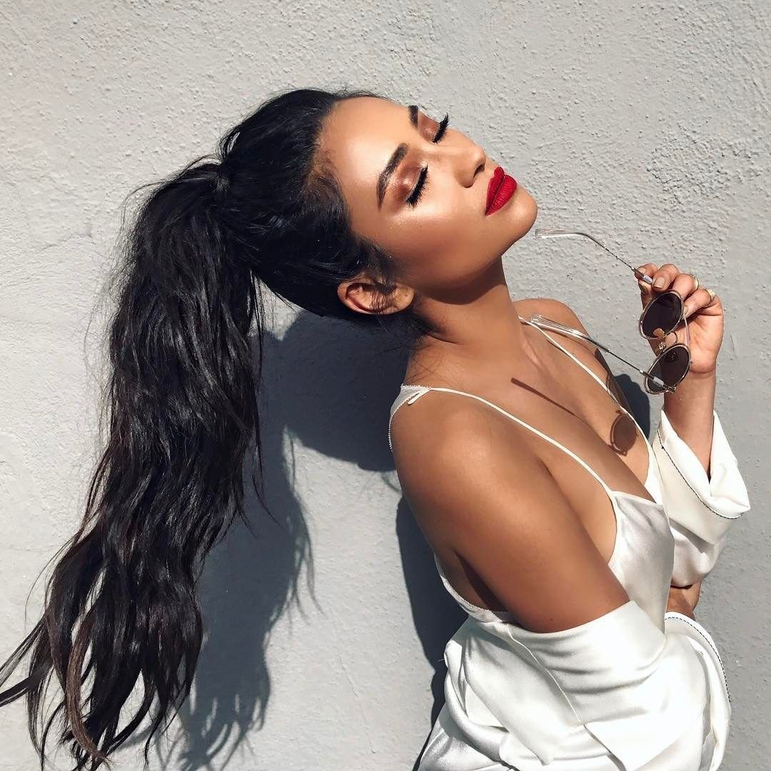 Блондинка в кепке