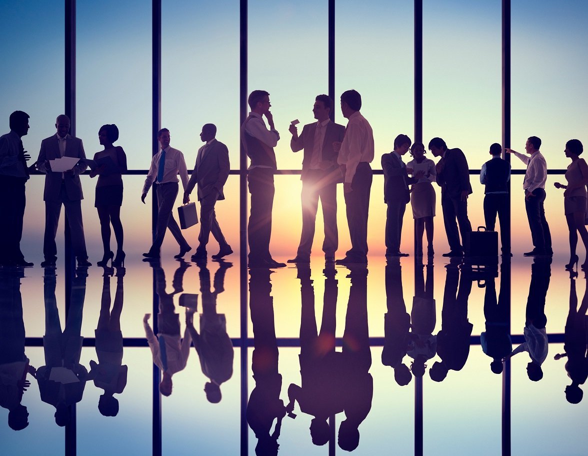 Общество на белом фоне