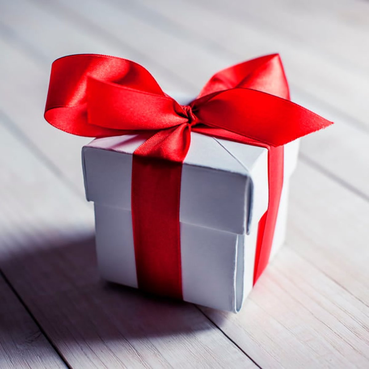 Дарим подарки