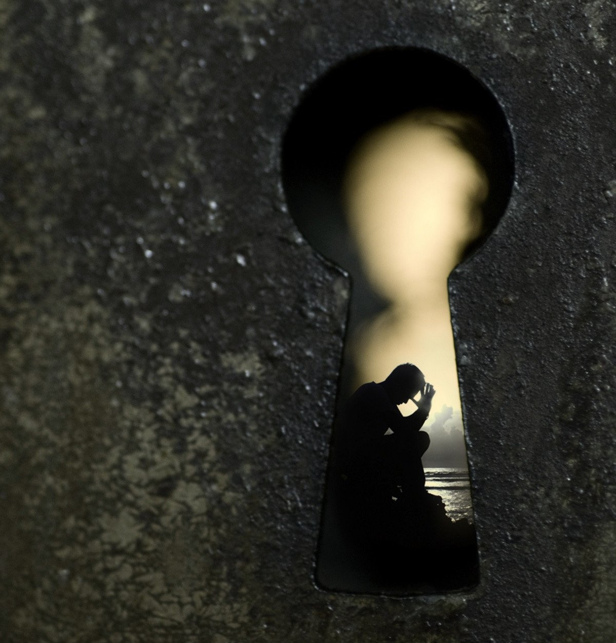 Глаз в замочной скважине