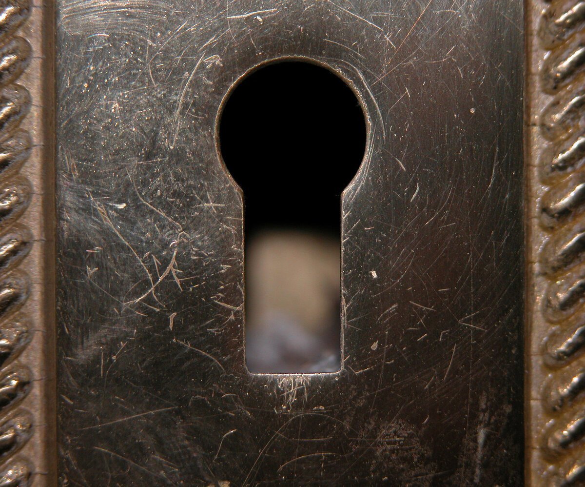 Дверная замочная скважина