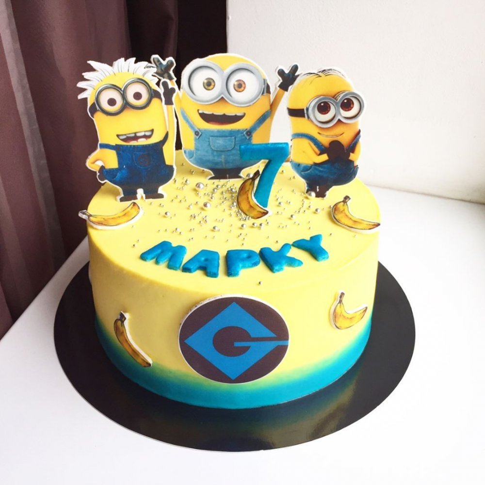 Торт с миньонами
