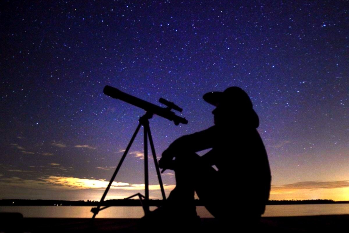 Звездочет с телескопом