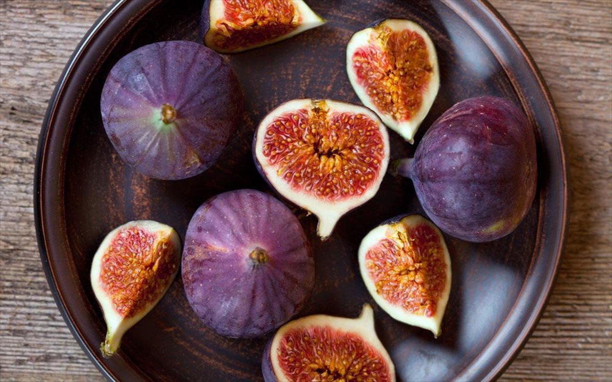 Инжир на тарелке