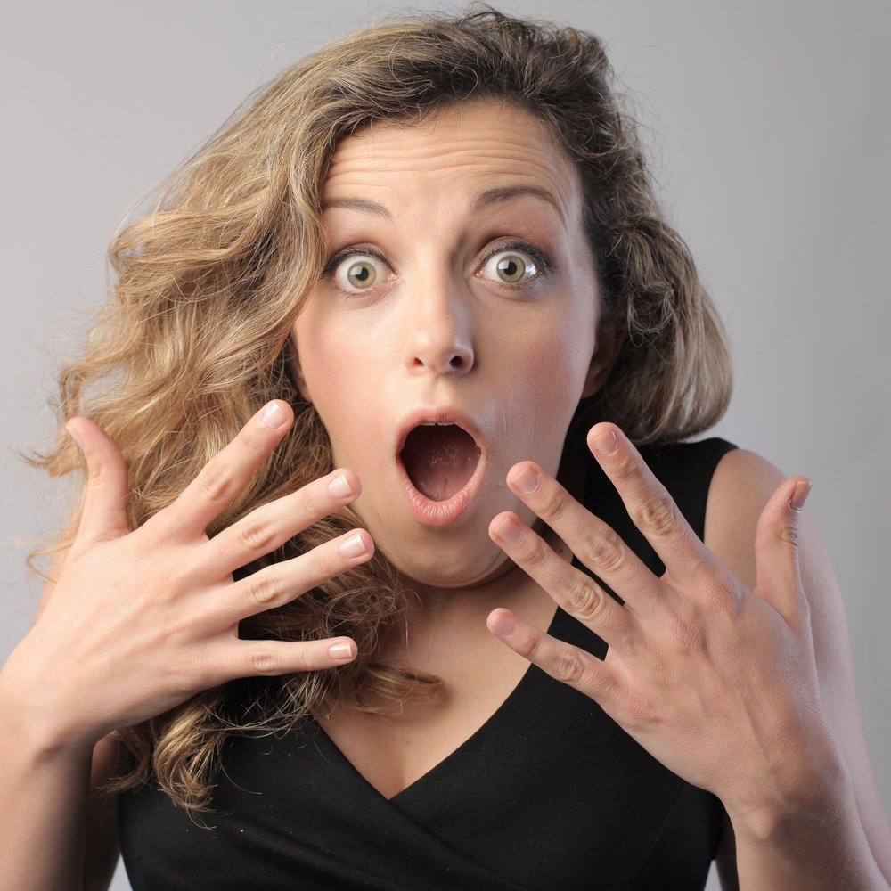 Открыла рот от удивления