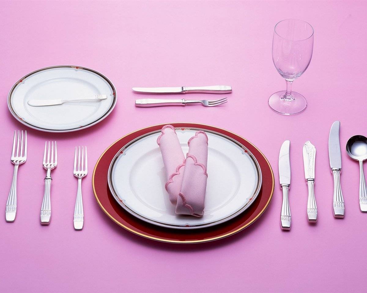 Схема расположения столовых приборов при сервировке