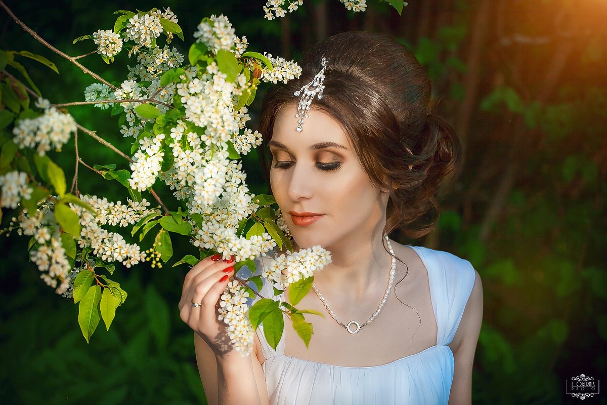 Фотосессия с цветущей черемухой