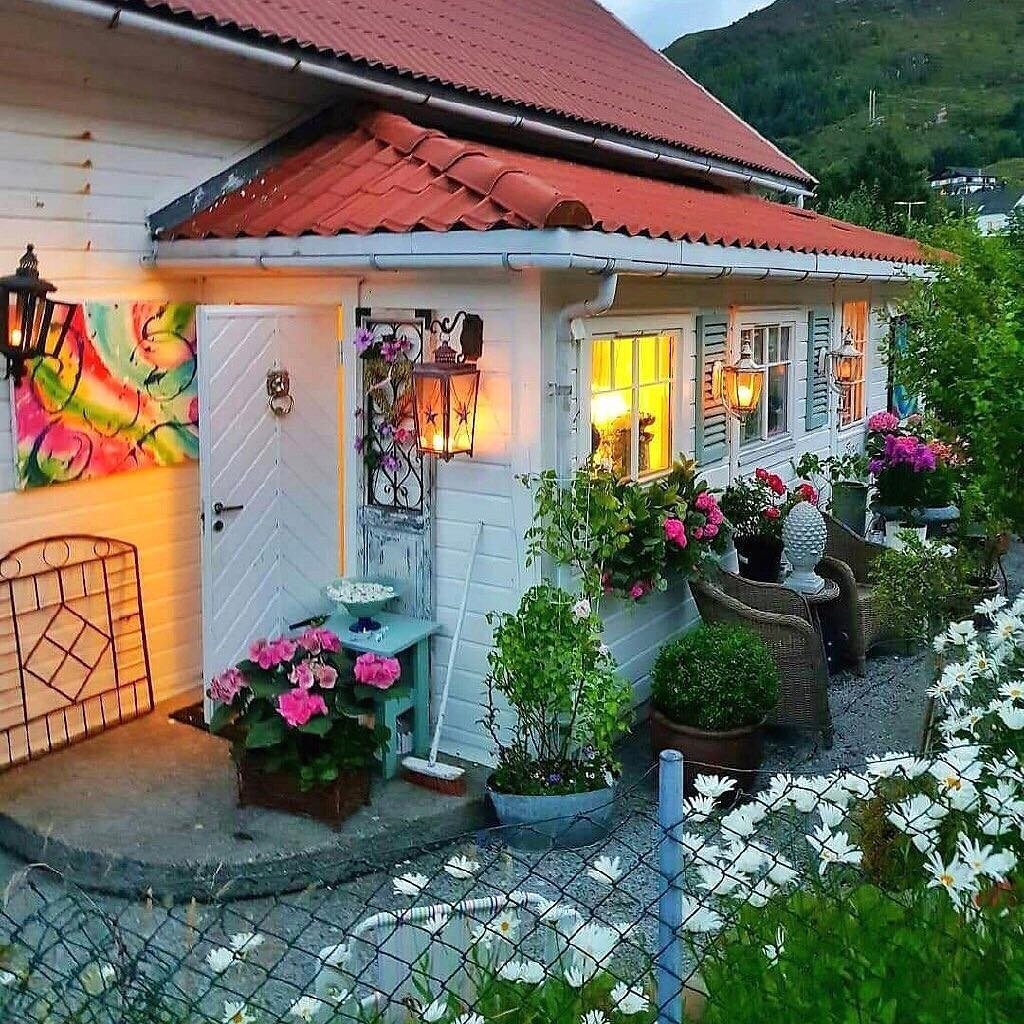 Украшение дачного домика