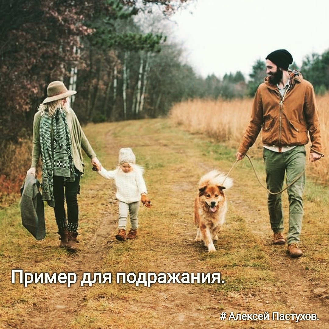 Семейная фотосессия с собакой на природе