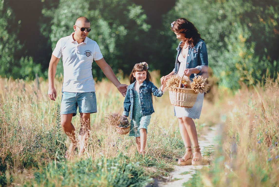 Семейная фотосессия на природе пикник