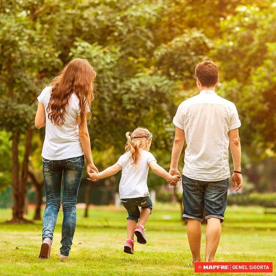 Семья на прогулке