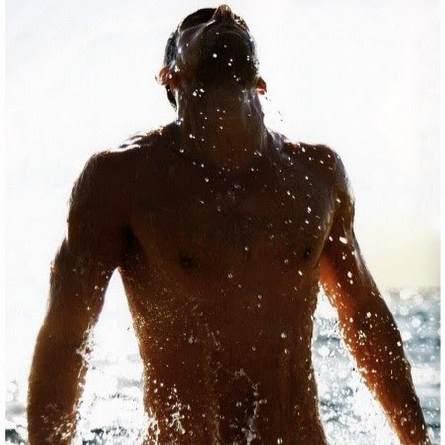 Мужская фотосессия в воде