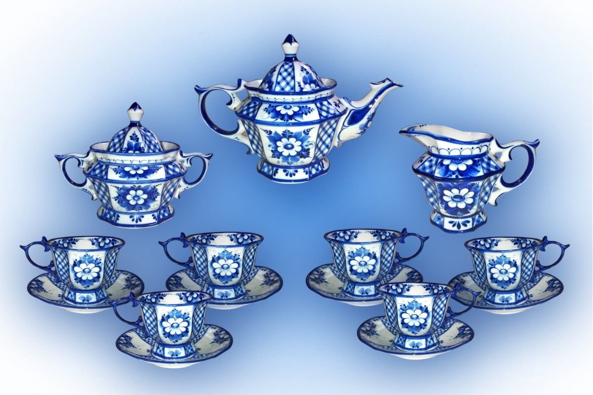 Посуда с лепниной