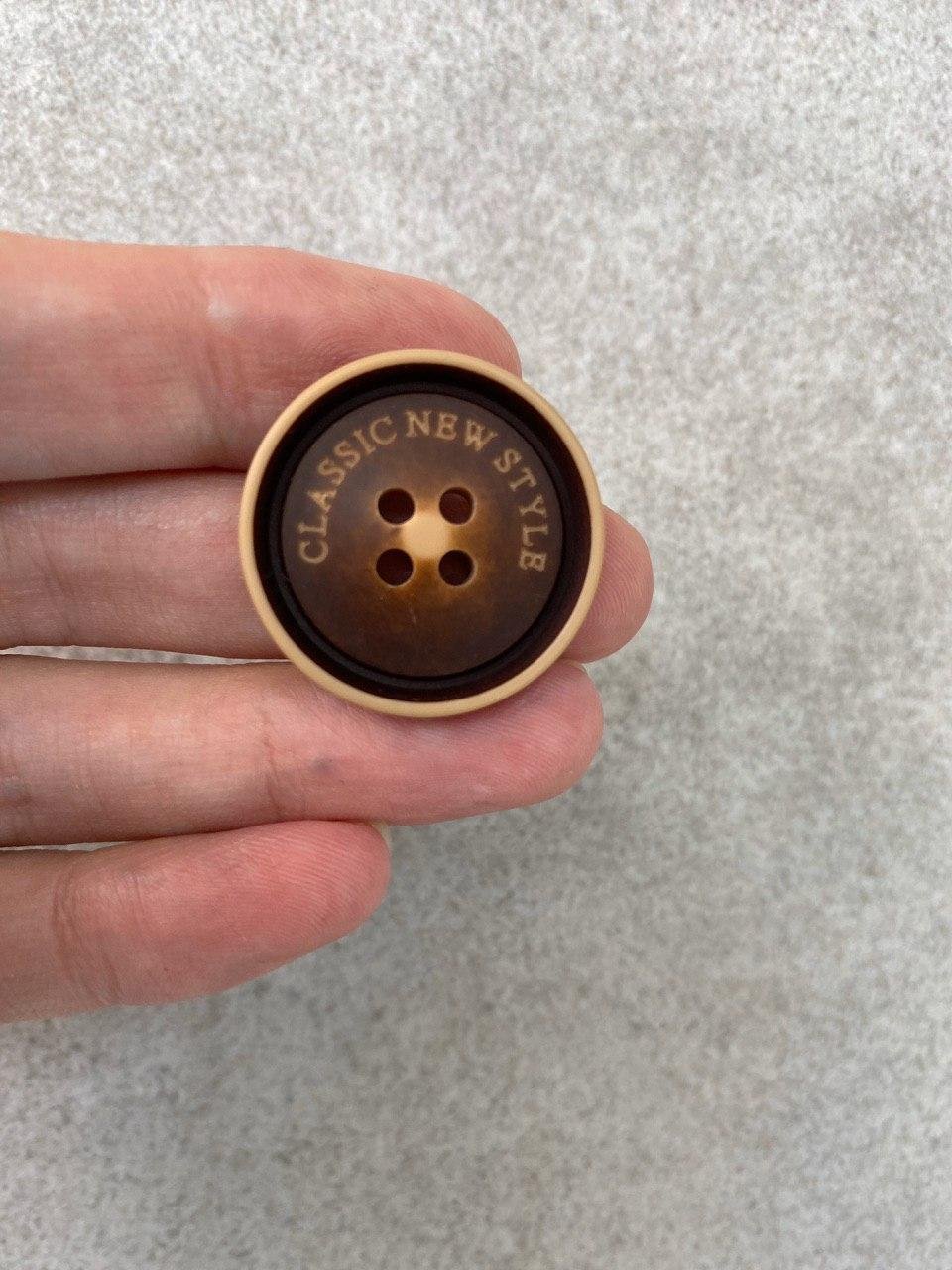 Пуговица с ниткой