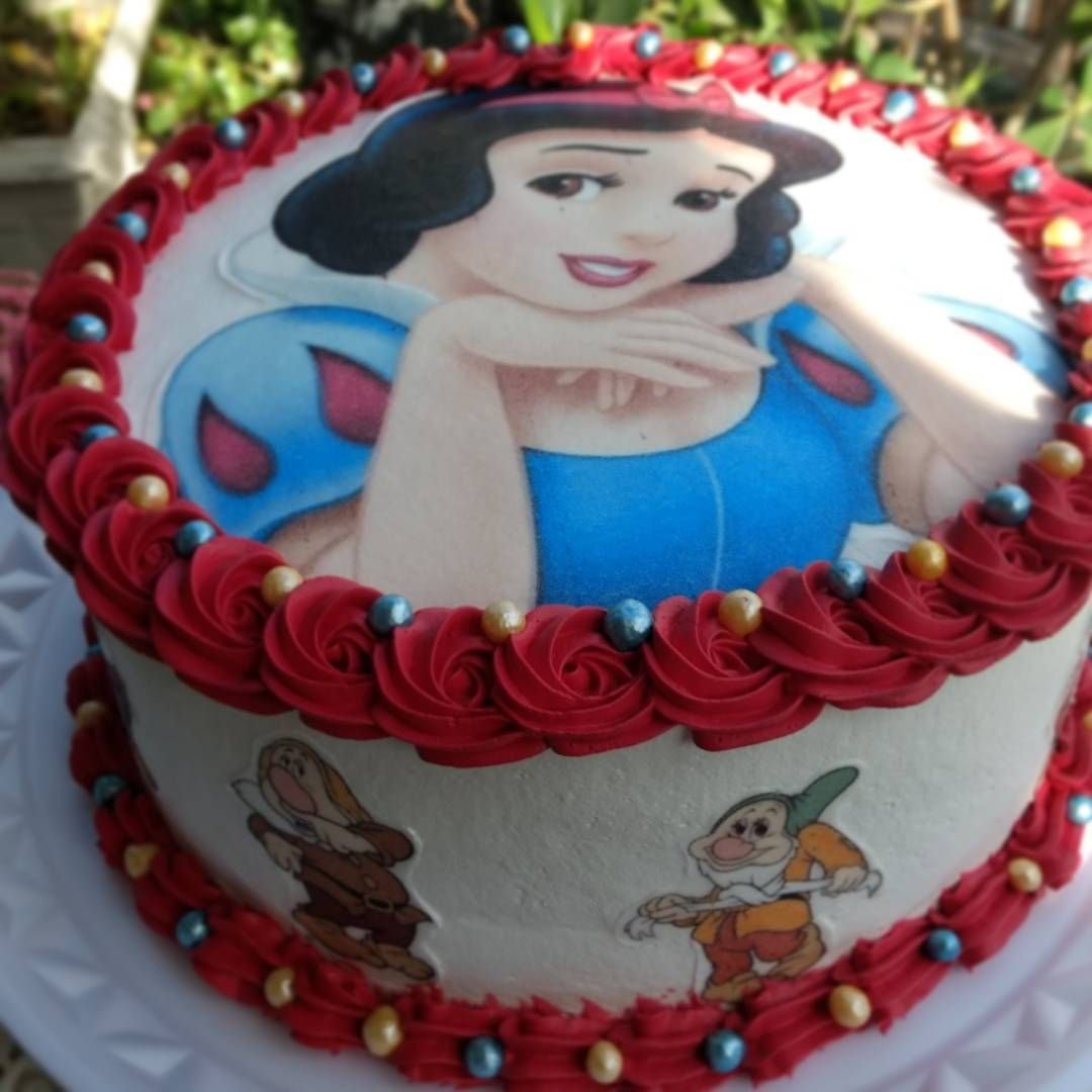 Торт с Белоснежкой без мастики