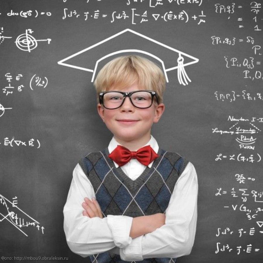 Мультяшка в рубашке и очках