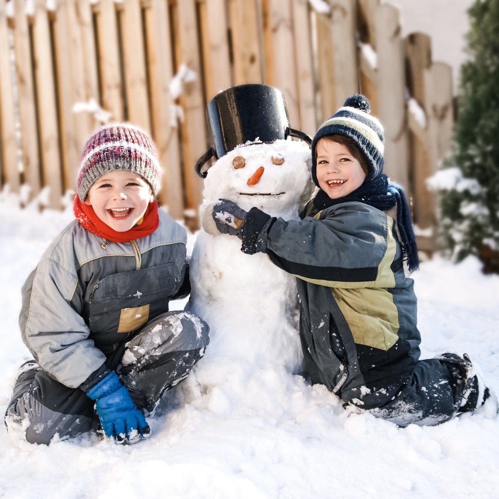 Дети в снегу