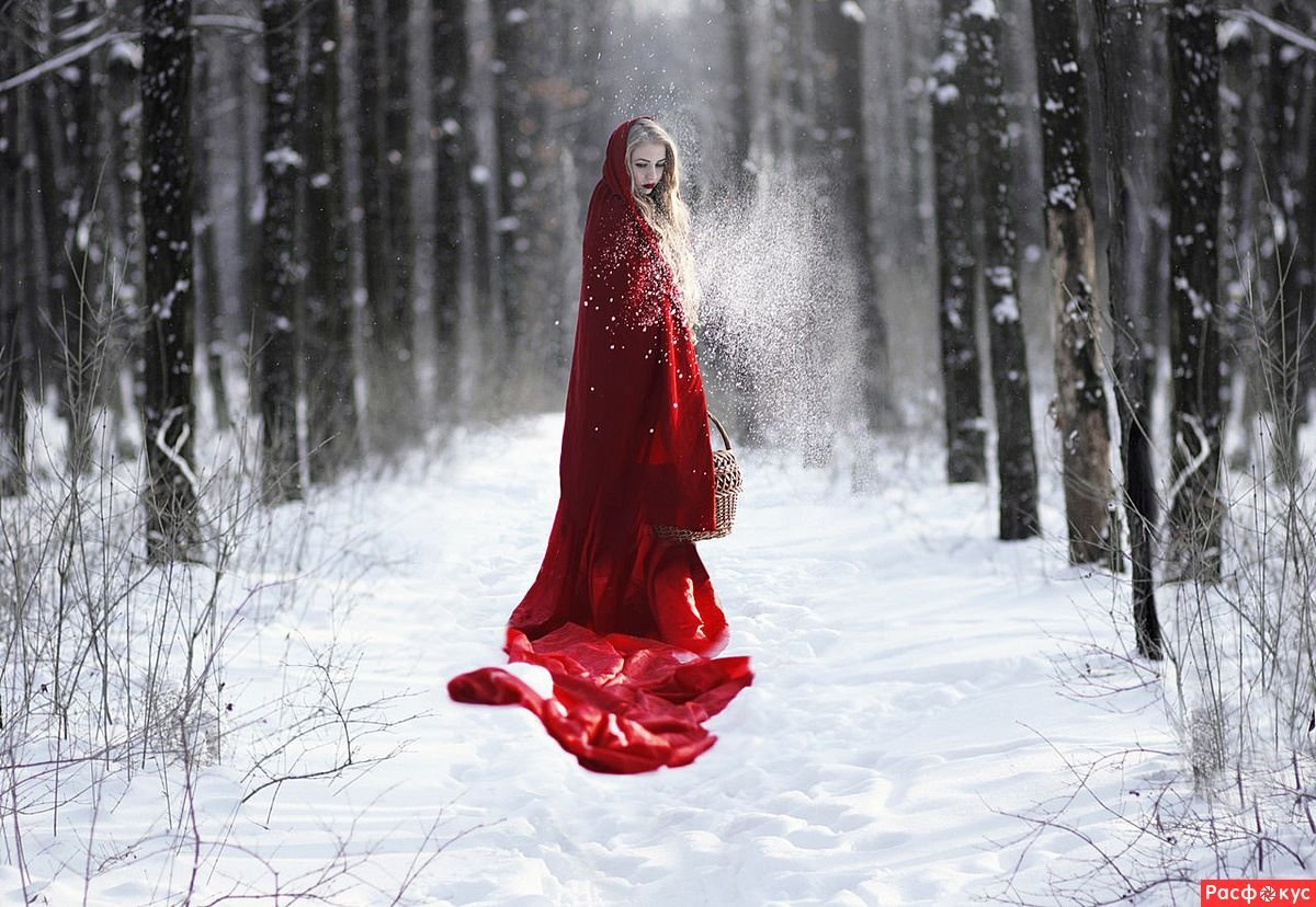 Фотосессия в Красном плаще зимой