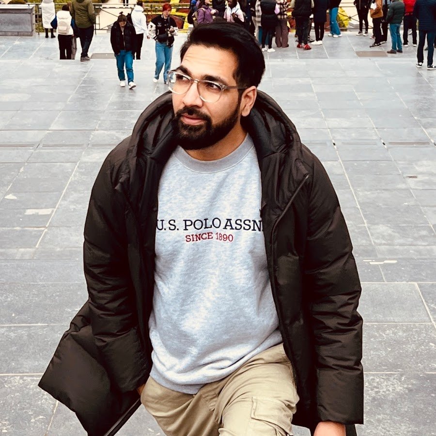 Мальчик думает