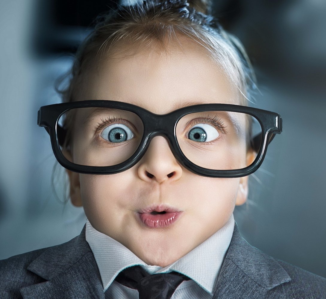 Малыш в очках