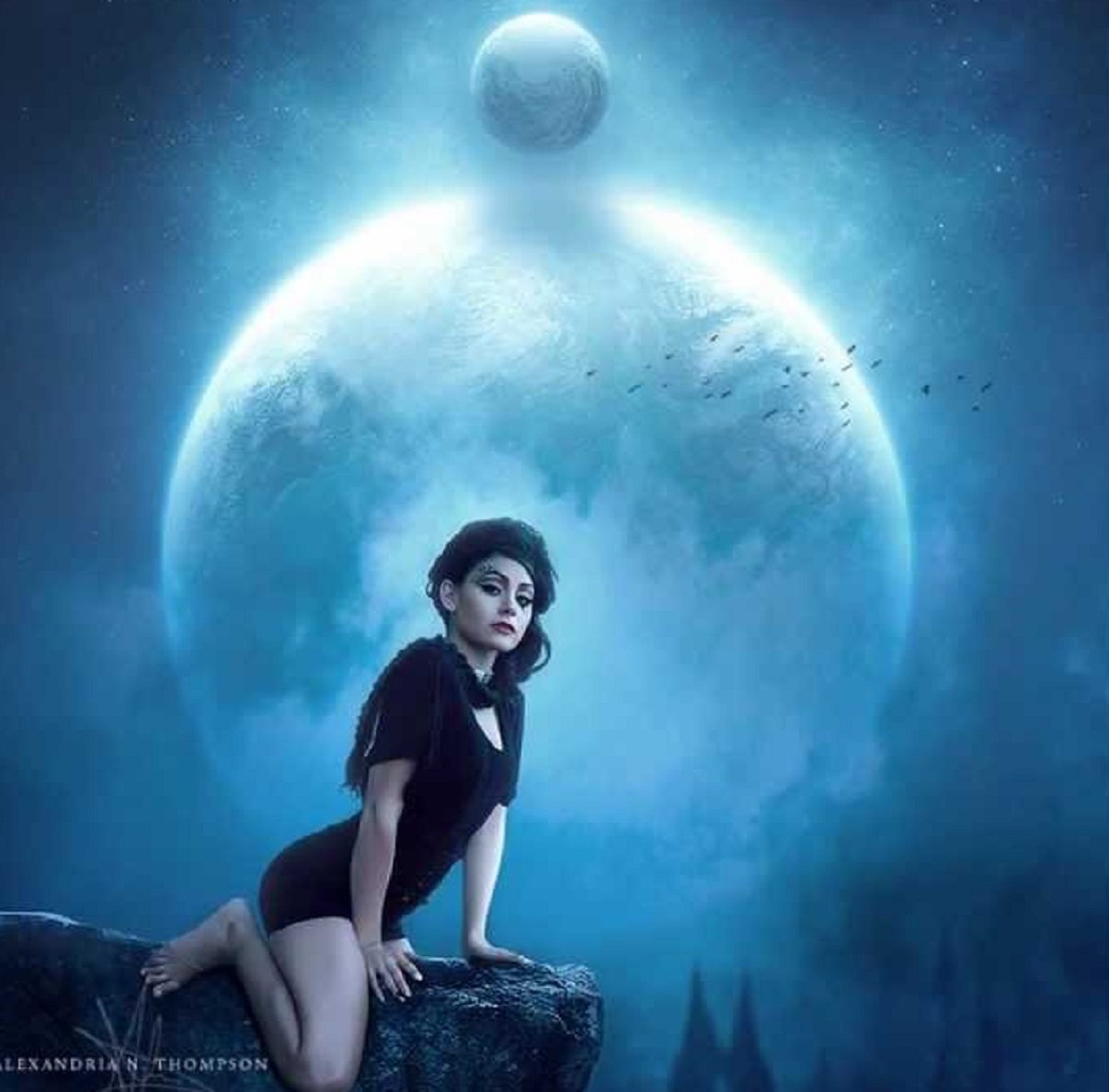 La luna falsa nswf. Девушка-Луна. Космическая девушка. Девушка и планеты. Лунная девушка.