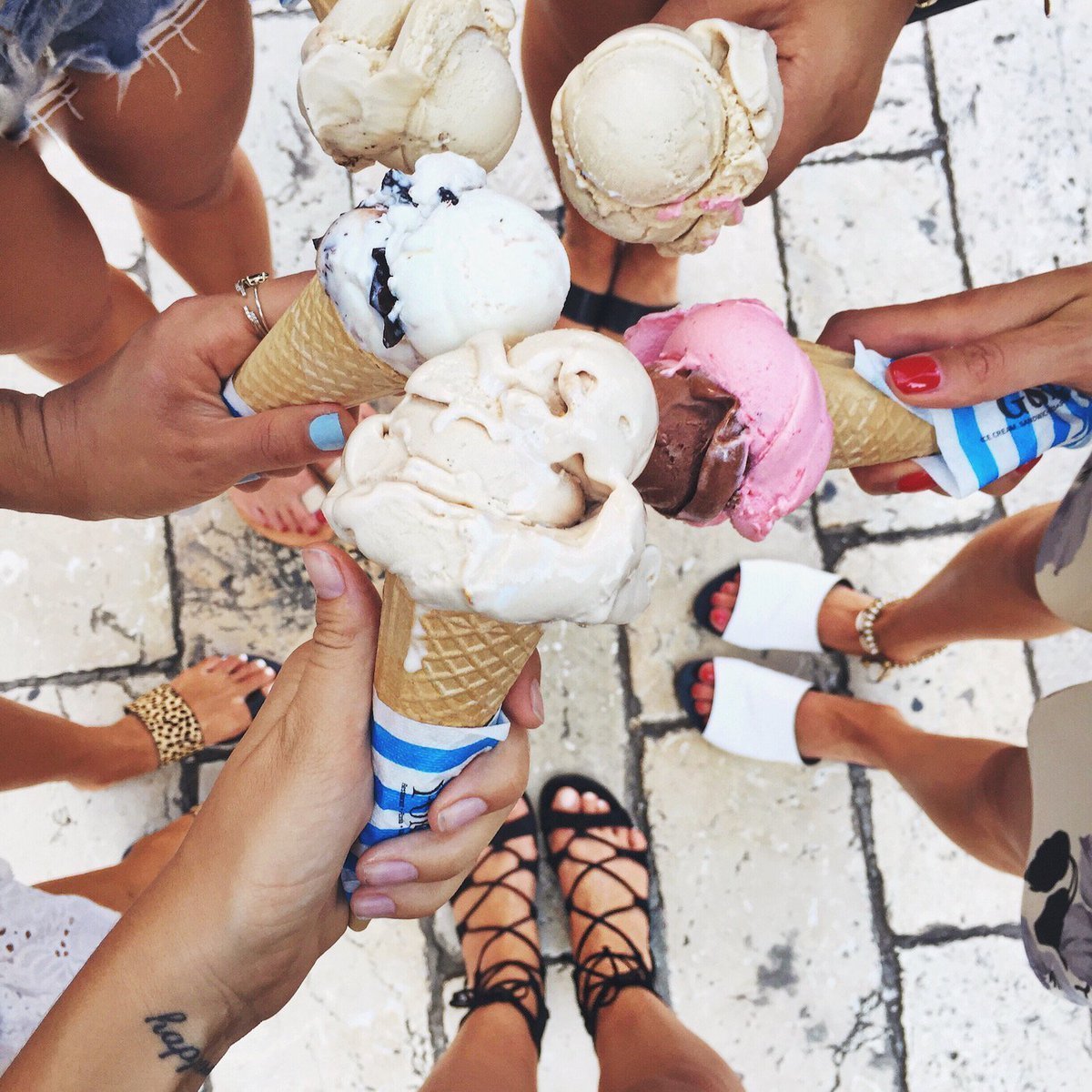 Мороженое на пляже