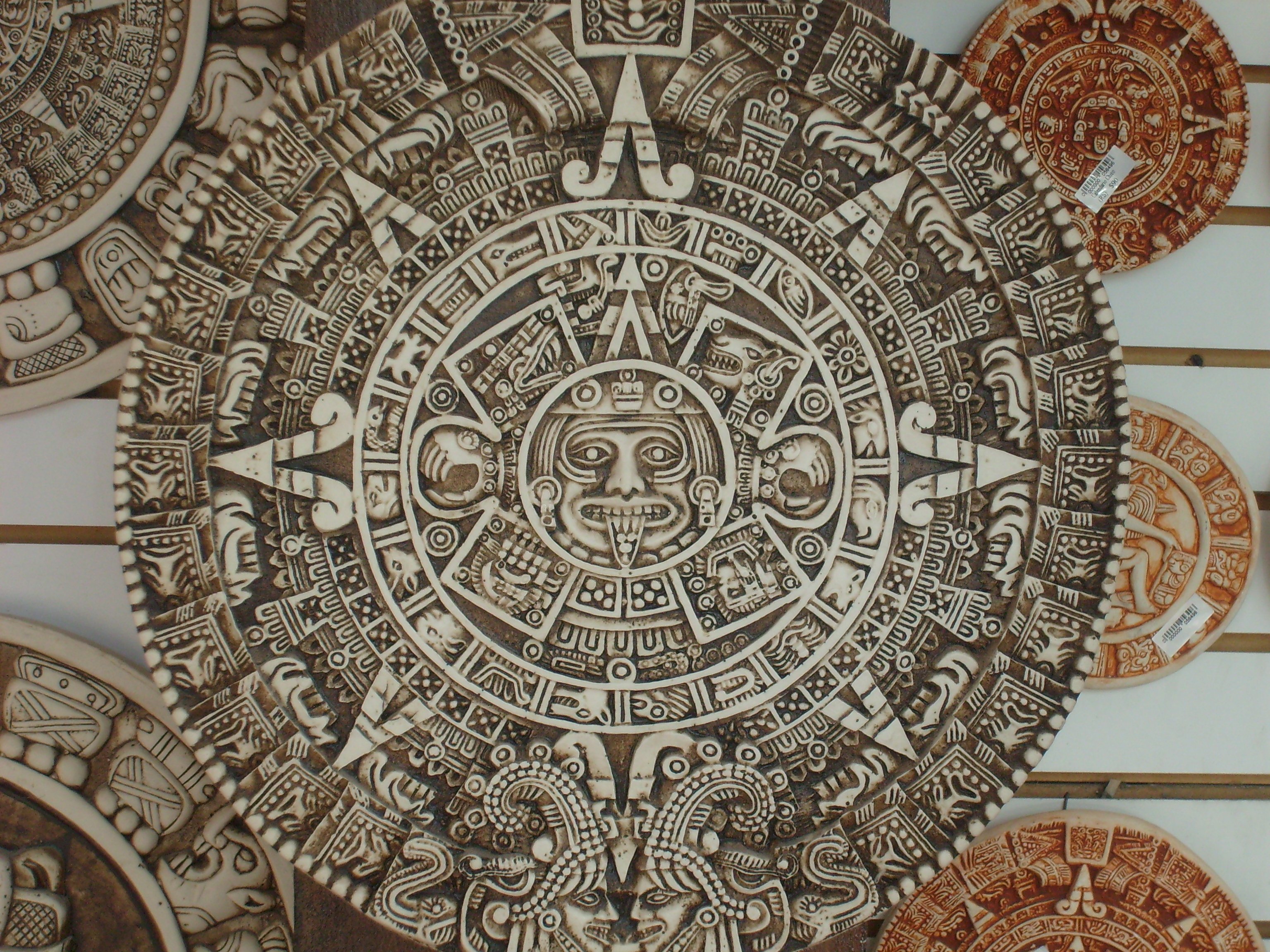 Календарь майя автор. Мандала Майя инки Ацтеки. Солнечный календарь Майя. Календарный круг Майя. Ацтекские узоры в высоком разрешении.