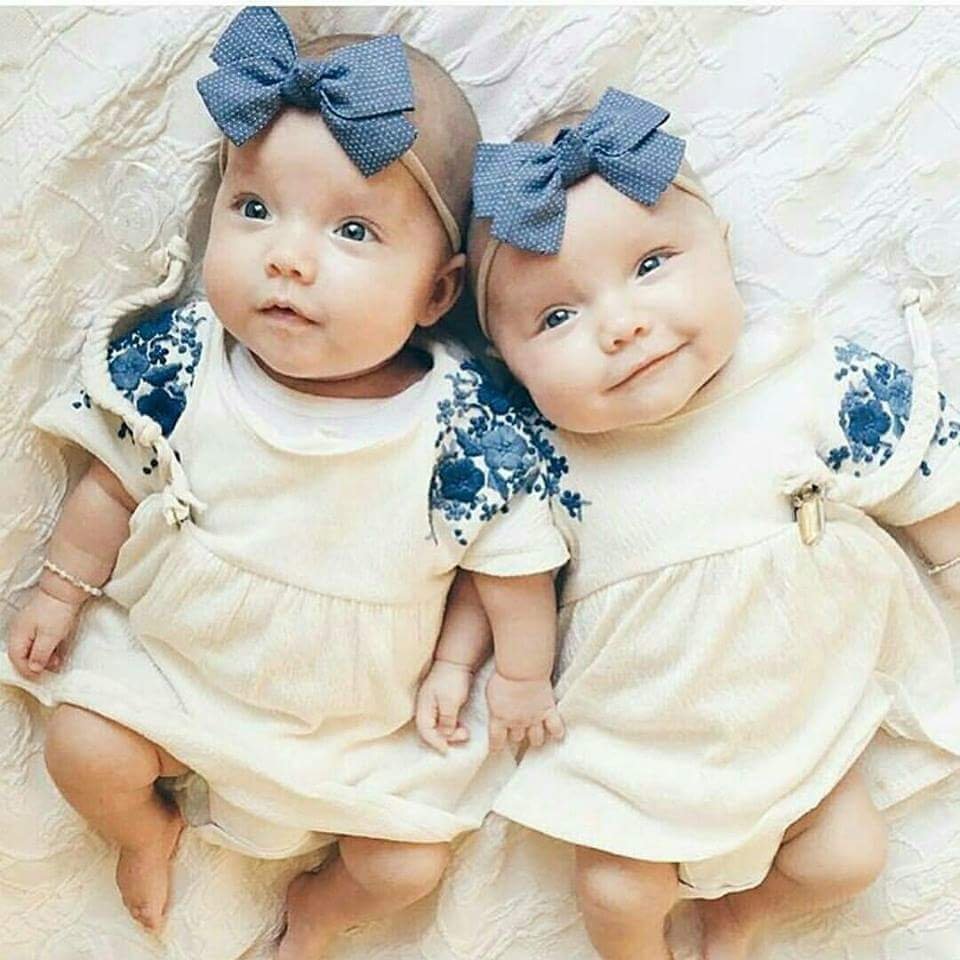 Близняшки малыши