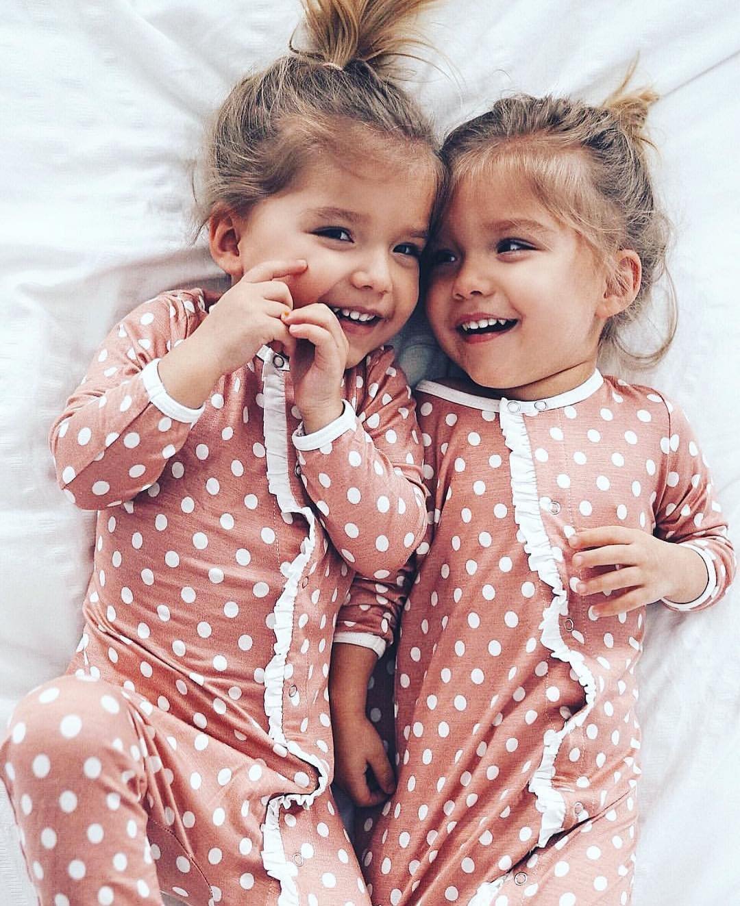 Двойняшки девочки