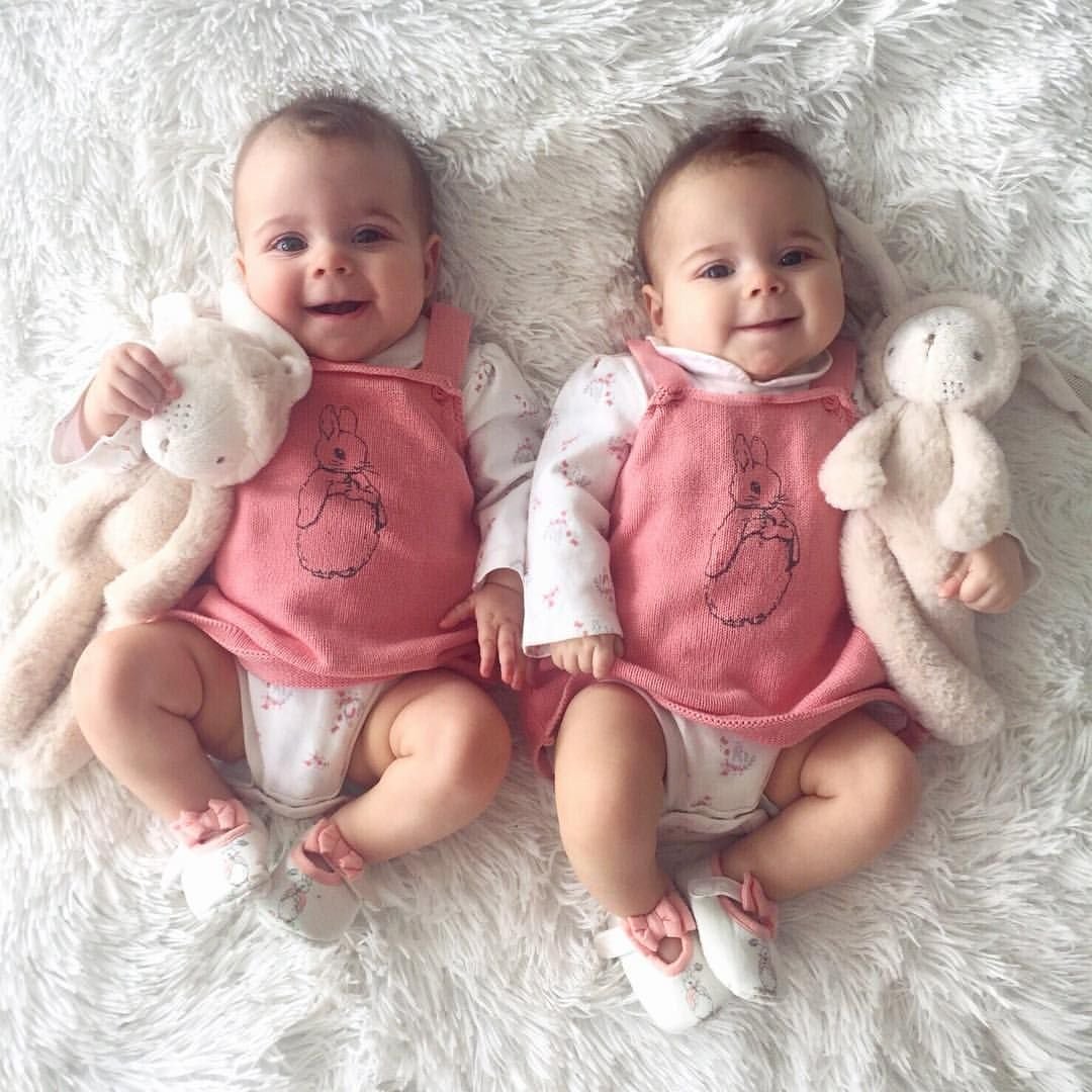 Двойняшки девочки