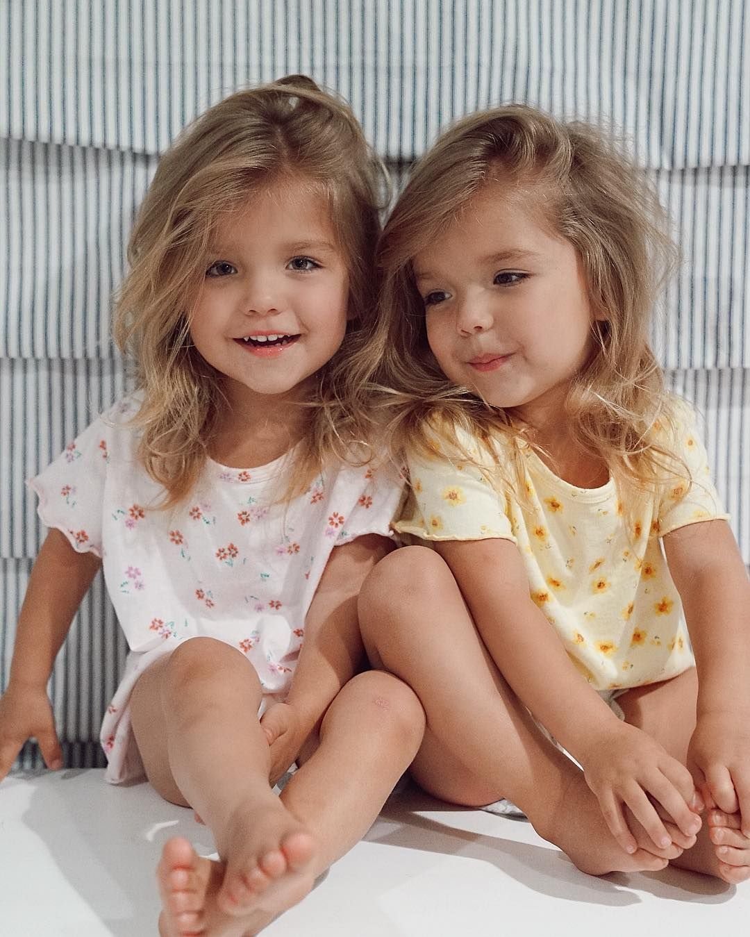 Двойняшки девочки