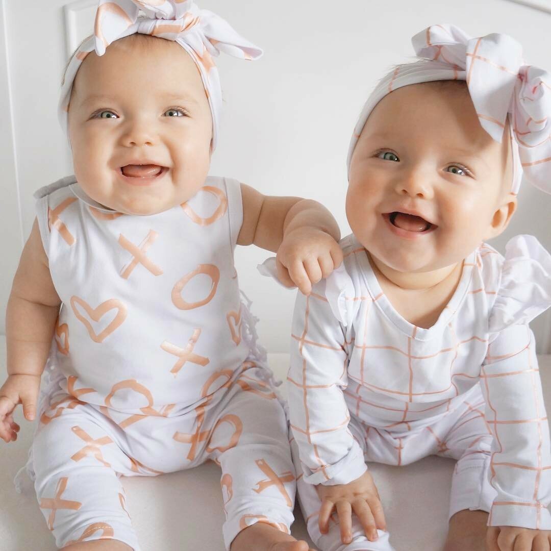 Красивые дети Близнецы