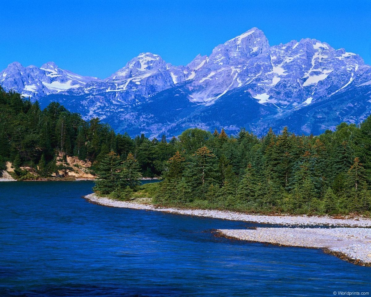 Дождь в горах Кавказа