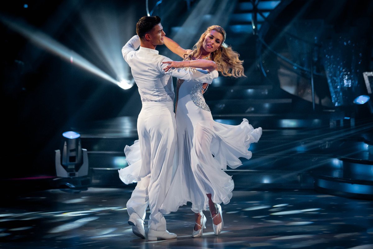 Золушка на балу