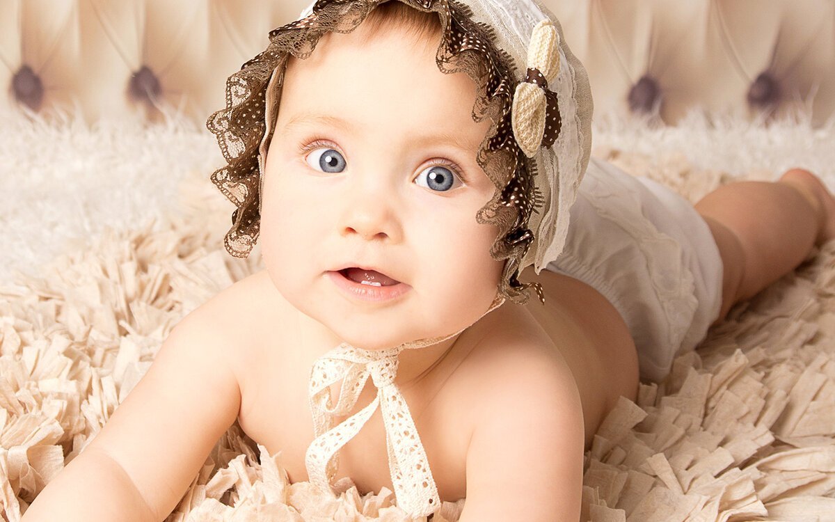 Красивые дети мальчик и девочка