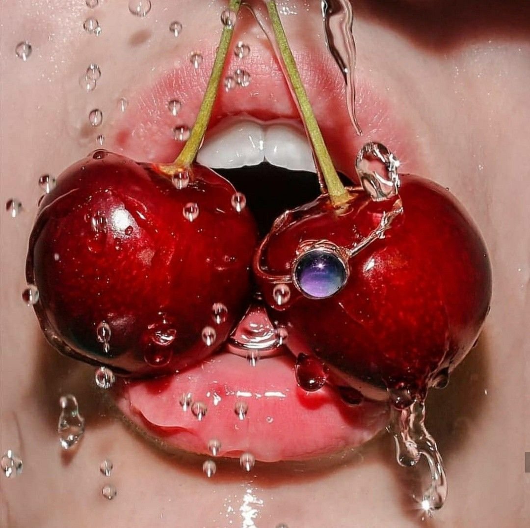 Губы с вишенкой