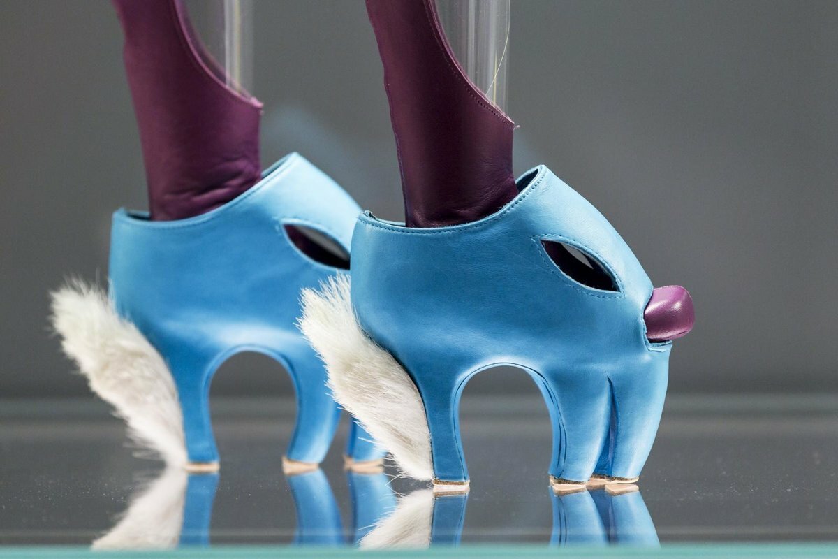 Странная обувь