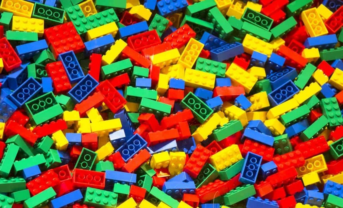 Много лего