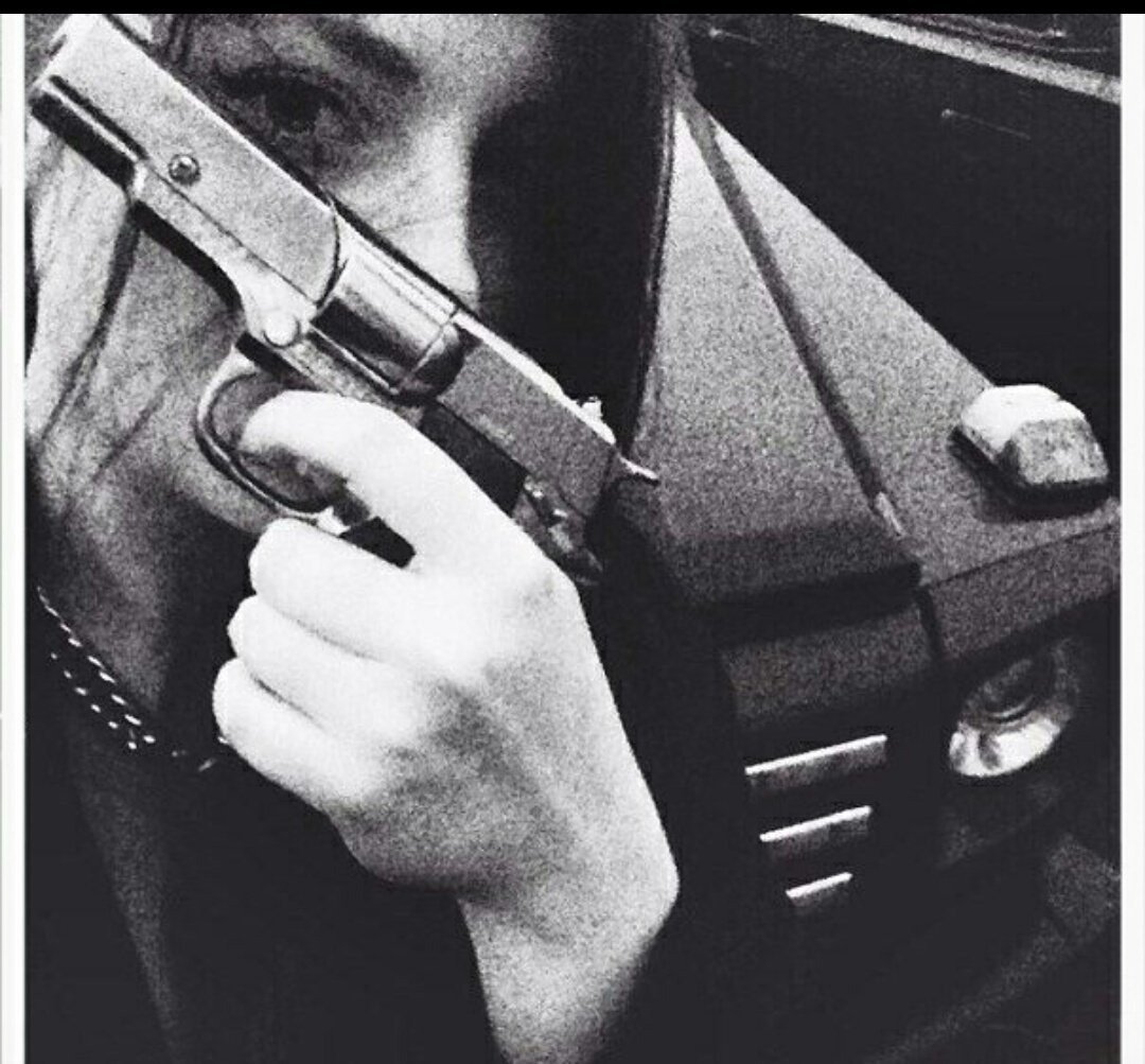 Пацан с пистолетом