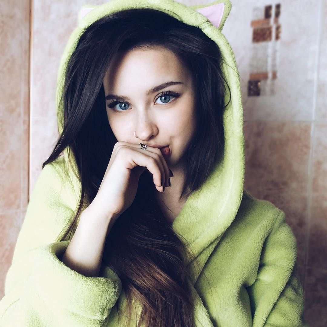 Алина Олейник