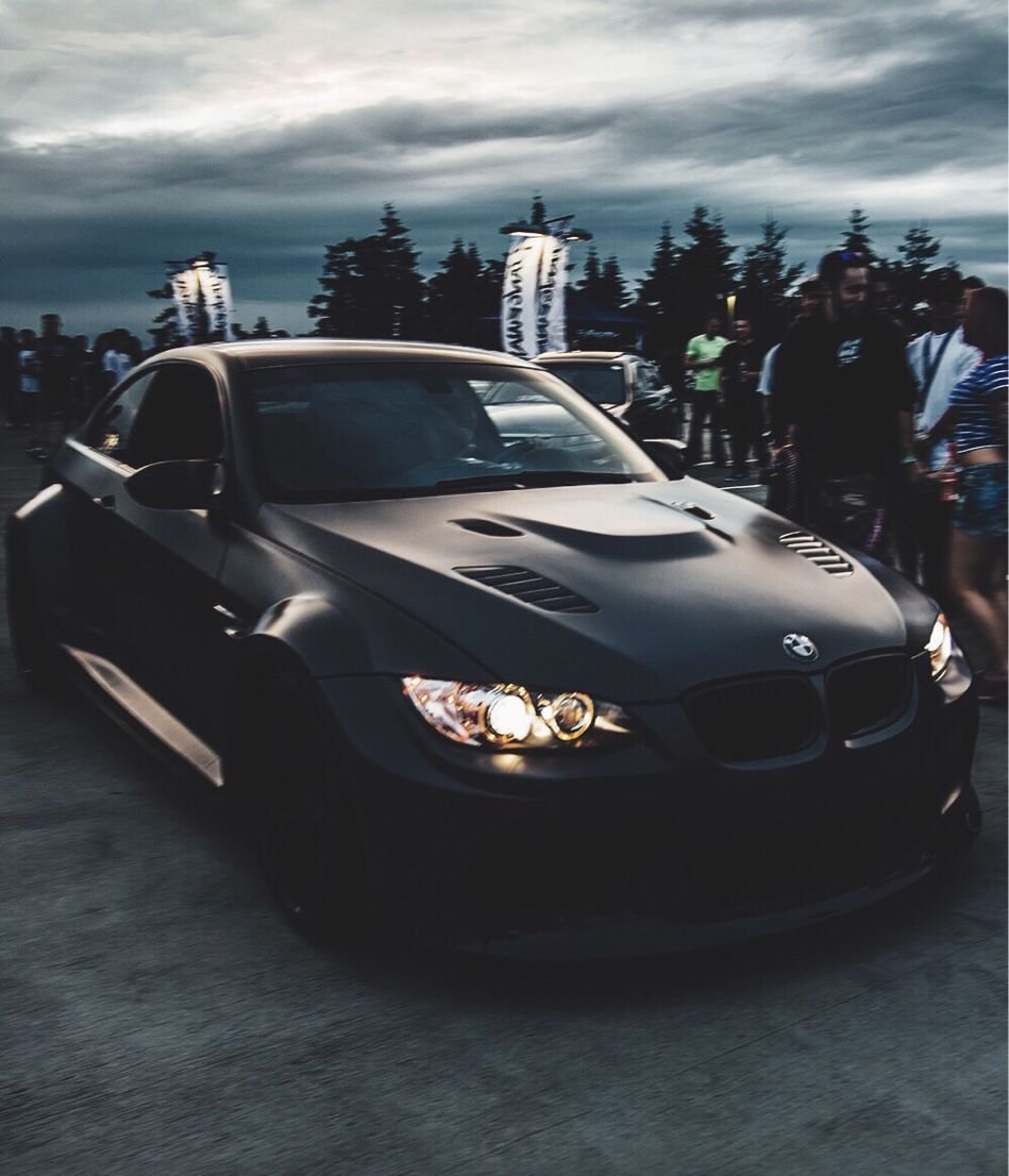 Девушка в машине