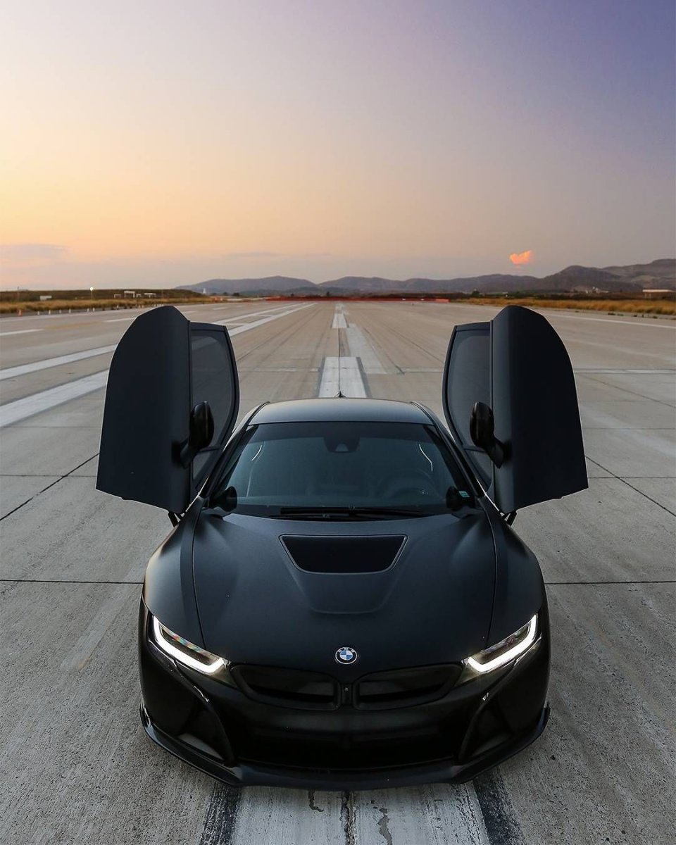 БМВ спорткар i8 черная