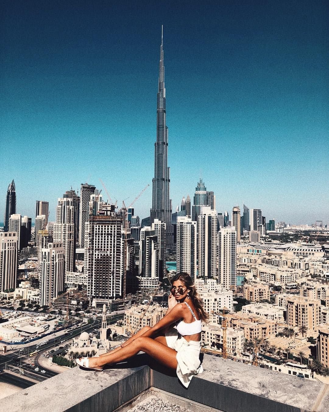 Видео из Дубая на балконе на город