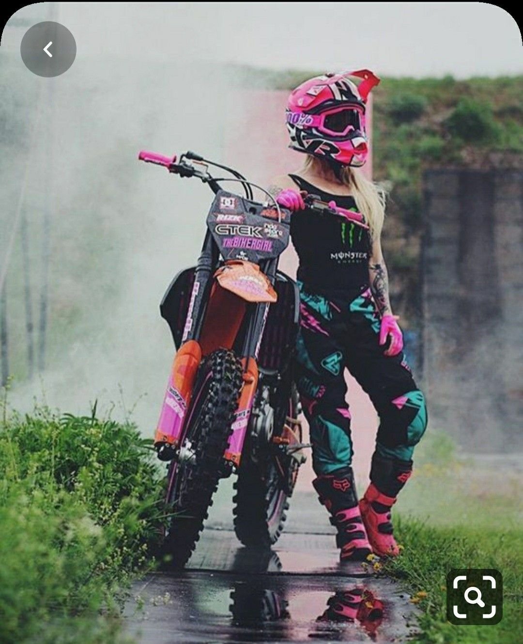 Девушка на питбайке