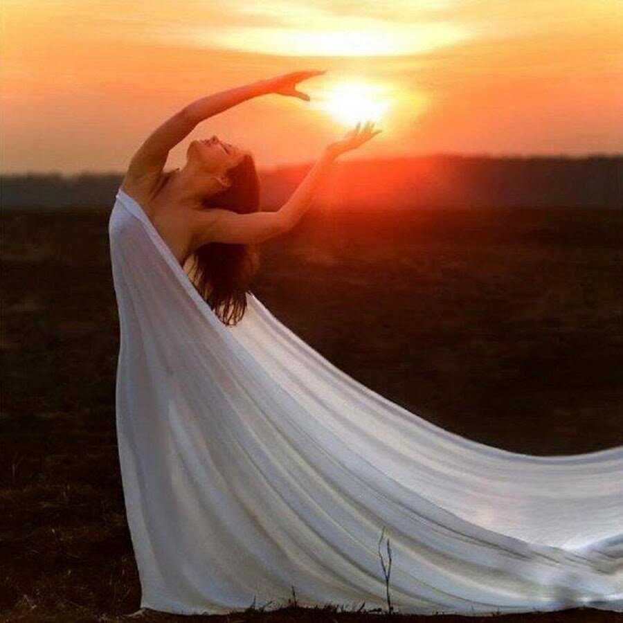 Девушка летит