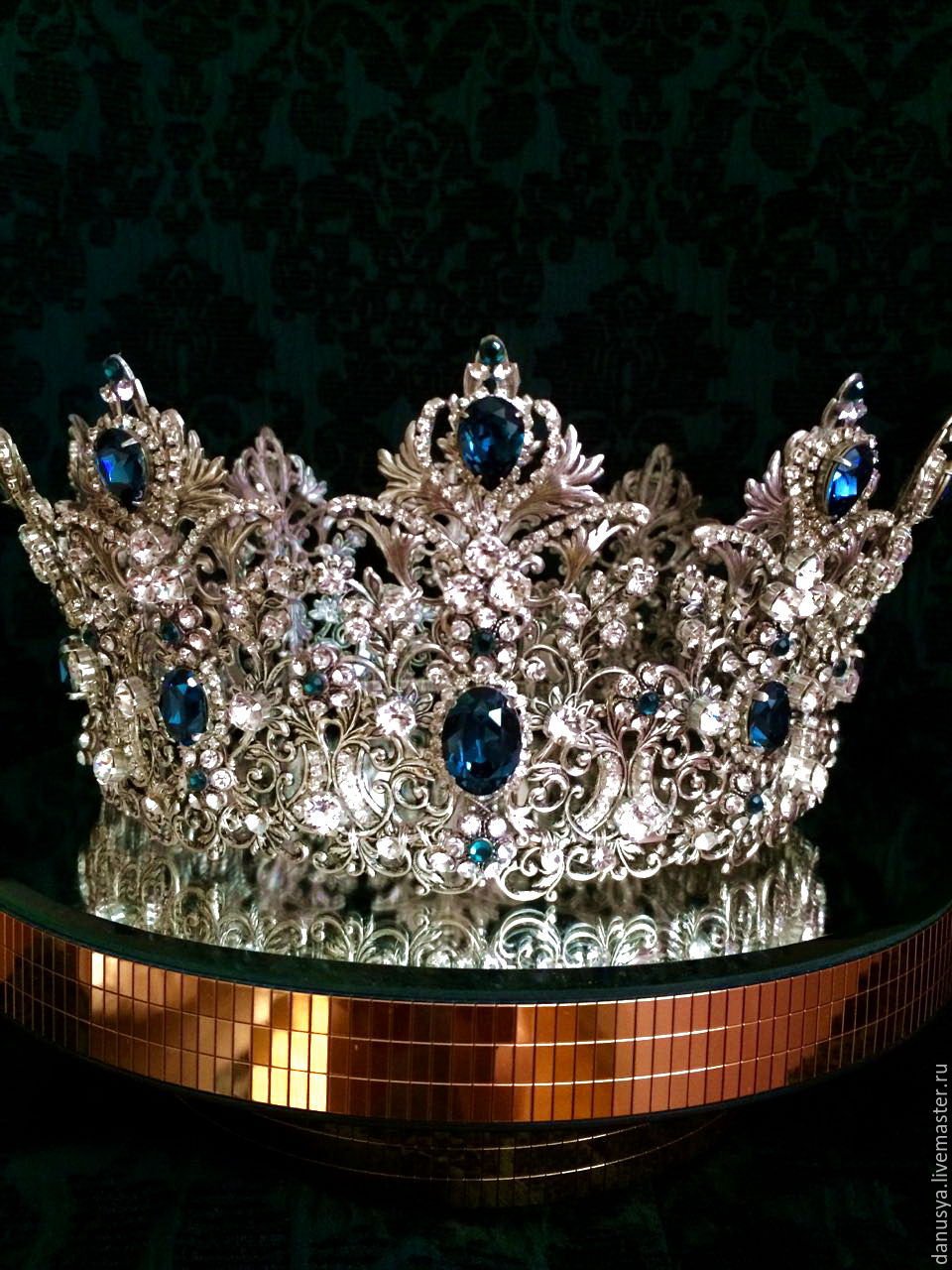 Тиара с синими камнями Королевская