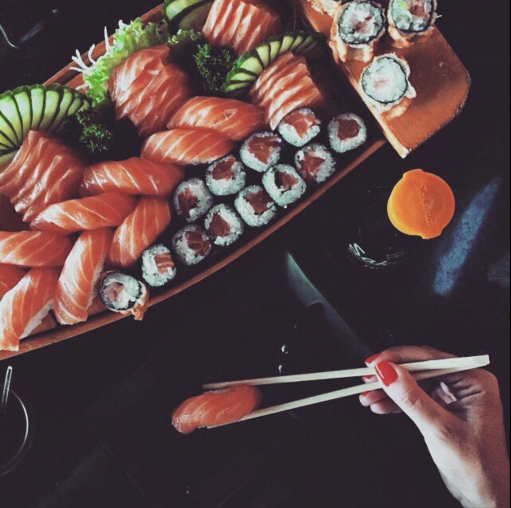 Вечер с роллами